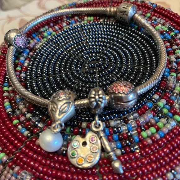 PANDORA BRACELET WITH CHARMS NEW IN BOX UNWORN - Picture 5 of 14